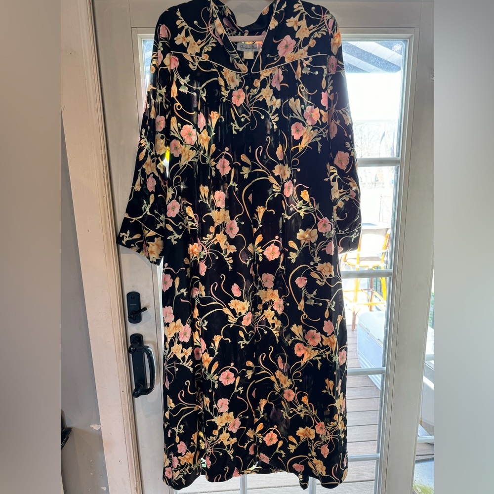 Beautiful vintage 70’s/80’s Christian Dior sleepwear. Great condition🌸🌸